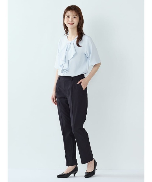Perfect Suit FActory(パーフェクトスーツファクトリー)の「【接触冷感/UVカット・夏向け/ウォッシャブル】フリルリボンブラウス オフホワイト/D.ブラウン/サックス/ネイビー(シャツ/ブラウス・レディース・オフホワイト/ダークブラウン/ネイビー/サックスブルー・M/S/L)」の15枚目の写真
