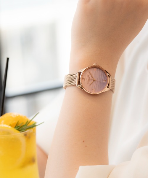 OLIVIA BURTON(オリビアバートン)の「「OLIVIA BURTON/オリビアバートン」シグネチャー - 30mm アジュール ゴールド メッシュ(アナログ腕時計・レディース・イエローゴールド・30mm)」の8枚目の写真