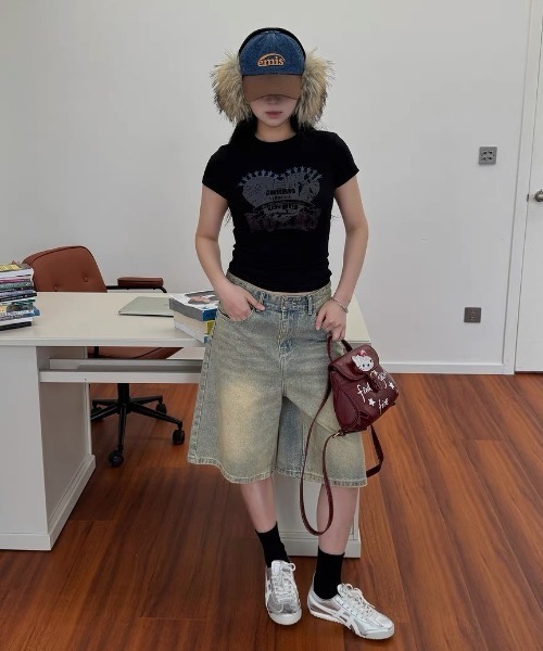 lilful(リルフル)の「【26年春夏新作】グラフィックロゴコンパクト半袖Tシャツ(Tシャツ/カットソー・レディース・グレー/ブラック・F)」の3枚目の写真