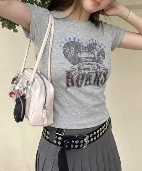 lilful(リルフル)の「【26年春夏新作】グラフィックロゴコンパクト半袖Tシャツ(Tシャツ/カットソー・レディース・グレー/ブラック・F)」の10枚目の写真