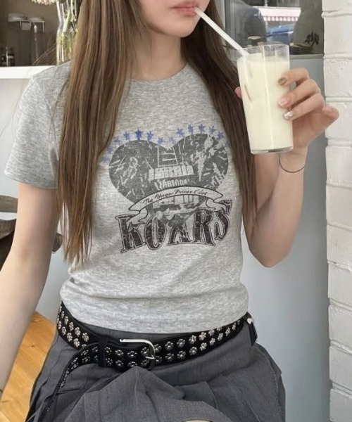 lilful(リルフル)の「【26年春夏新作】グラフィックロゴコンパクト半袖Tシャツ(Tシャツ/カットソー・レディース・グレー/ブラック・F)」の11枚目の写真