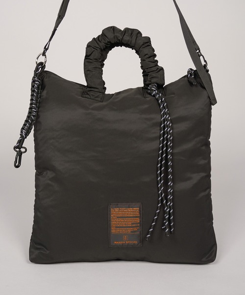 MAISON SPECIAL(メゾンスペシャル)の「《UNISEX》【THEATRE PRODUCTS】Collaboration Multiway Puffer Tote Bag/シアタープロダクツコラボレーションマルチウェイパファートートバッグ【MAISON SPECIAL/メゾンスペシャル】(ショルダーバッグ・メンズ・グレイッシュベージュ/ブラック・FREE)」の12枚目の写真