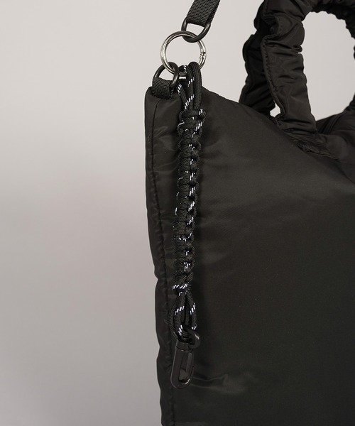 MAISON SPECIAL(メゾンスペシャル)の「《UNISEX》【THEATRE PRODUCTS】Collaboration Multiway Puffer Tote Bag/シアタープロダクツコラボレーションマルチウェイパファートートバッグ【MAISON SPECIAL/メゾンスペシャル】(ショルダーバッグ・メンズ・グレイッシュベージュ/ブラック・FREE)」の13枚目の写真