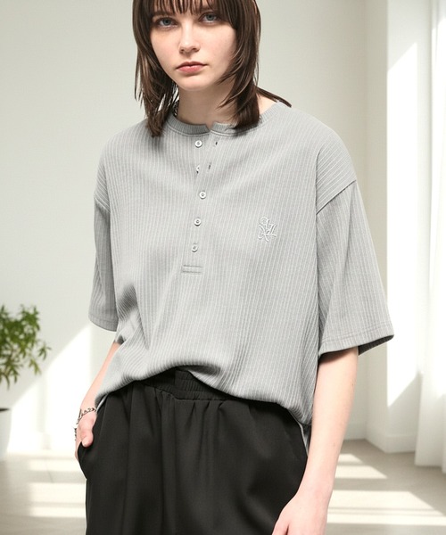 Alfred Alex(アルフレッドアレックス)の「【Alfred Alex】Refined Rib Regular Fit Henley Tee / テレコリブ レギュラーフィット ヘンリーネックTシャツ(Tシャツ/カットソー・メンズ・ブラック/チャコール/グレー/カーキブラウン/オフホワイト・L/M)」の3枚目の写真
