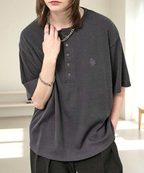 Alfred Alex(アルフレッドアレックス)の「【Alfred Alex】Refined Rib Regular Fit Henley Tee / テレコリブ レギュラーフィット ヘンリーネックTシャツ(Tシャツ/カットソー・メンズ・ブラック/チャコール/グレー/カーキブラウン/オフホワイト・L/M)」の4枚目の写真