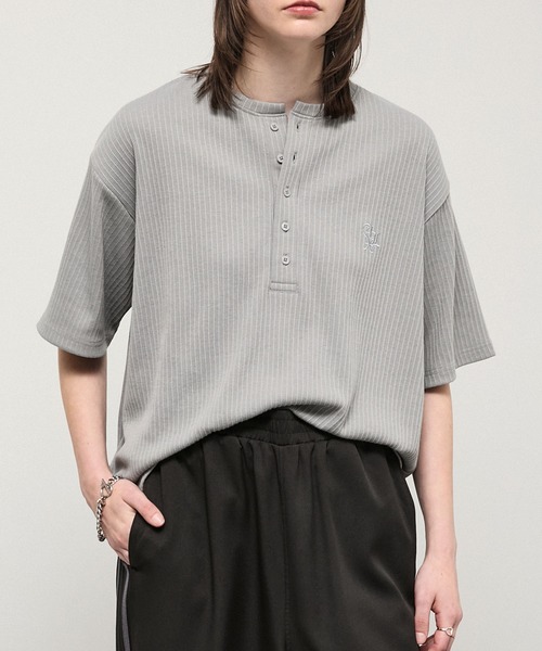 Alfred Alex(アルフレッドアレックス)の「【Alfred Alex】Refined Rib Regular Fit Henley Tee / テレコリブ レギュラーフィット ヘンリーネックTシャツ(Tシャツ/カットソー・メンズ・ブラック/チャコール/グレー/カーキブラウン/オフホワイト・L/M)」の11枚目の写真