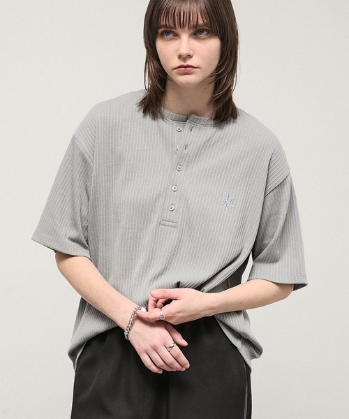 Alfred Alex(アルフレッドアレックス)の「【Alfred Alex】Refined Rib Regular Fit Henley Tee / テレコリブ レギュラーフィット ヘンリーネックTシャツ(Tシャツ/カットソー・メンズ・ブラック/チャコール/グレー/カーキブラウン/オフホワイト・L/M)」の15枚目の写真
