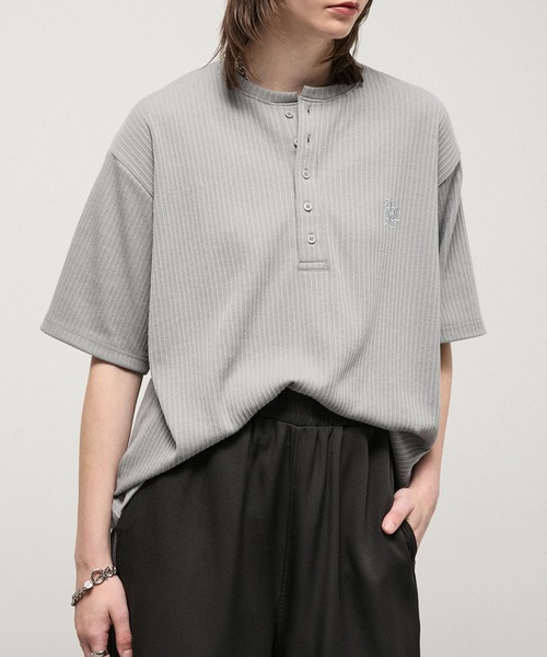 Alfred Alex(アルフレッドアレックス)の「【Alfred Alex】Refined Rib Regular Fit Henley Tee / テレコリブ レギュラーフィット ヘンリーネックTシャツ(Tシャツ/カットソー・メンズ・ブラック/チャコール/グレー/カーキブラウン/オフホワイト・L/M)」の16枚目の写真