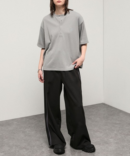 Alfred Alex(アルフレッドアレックス)の「【Alfred Alex】Refined Rib Regular Fit Henley Tee / テレコリブ レギュラーフィット ヘンリーネックTシャツ(Tシャツ/カットソー・メンズ・ブラック/チャコール/グレー/カーキブラウン/オフホワイト・L/M)」の17枚目の写真