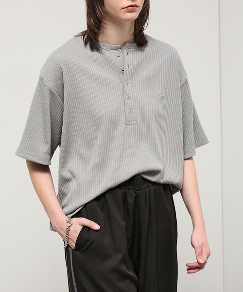 Alfred Alex(アルフレッドアレックス)の「【Alfred Alex】Refined Rib Regular Fit Henley Tee / テレコリブ レギュラーフィット ヘンリーネックTシャツ(Tシャツ/カットソー・メンズ・ブラック/チャコール/グレー/カーキブラウン/オフホワイト・L/M)」の20枚目の写真