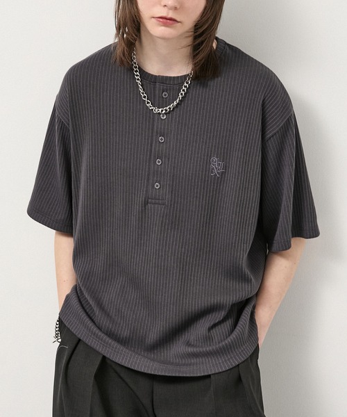 Alfred Alex Refined Rib Regular Fit Henley Tee — тонкая рубчикованная футболка‑Henley, регуляторный крой