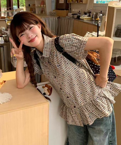 GEMEDA（ジェメダ）の「チェック柄シャーリングペプラムブラウス／フリル半袖トップス（シャツ/ブラウス・レディース・ブルー/ベージュ・M）」の16枚目の写真