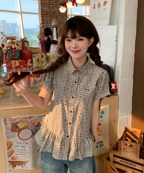 GEMEDA（ジェメダ）の「チェック柄シャーリングペプラムブラウス／フリル半袖トップス（シャツ/ブラウス・レディース・ブルー/ベージュ・M）」の18枚目の写真
