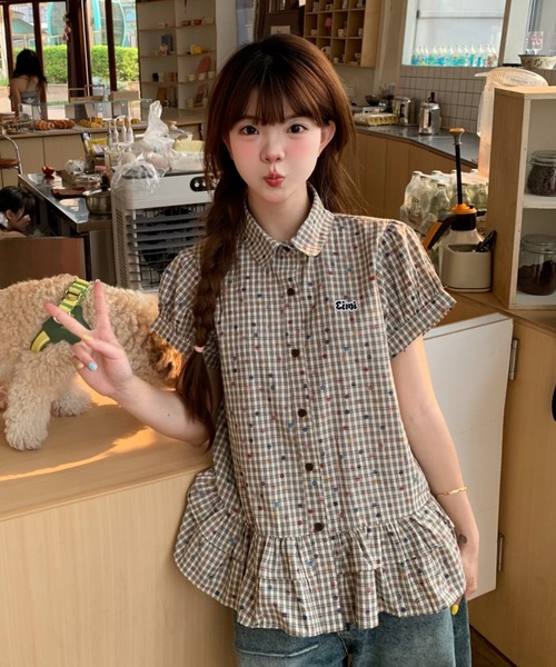 GEMEDA（ジェメダ）の「チェック柄シャーリングペプラムブラウス／フリル半袖トップス（シャツ/ブラウス・レディース・ブルー/ベージュ・M）」の19枚目の写真