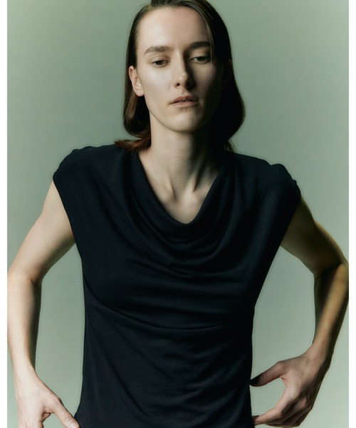 IRIS47(イリスフォーセブン)の「【IRIS 47】veiled tops/ヴェイルド トップス(Tシャツ/カットソー・レディース・ブラック/ホワイト・FREE)」の3枚目の写真