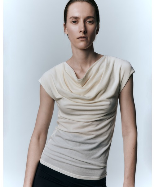 IRIS47(イリスフォーセブン)の「【IRIS 47】veiled tops/ヴェイルド トップス(Tシャツ/カットソー・レディース・ブラック/ホワイト・FREE)」の4枚目の写真