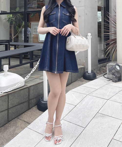 INGNI(イング)の「合皮切替デニムノースリワンピース(ワンピース・レディース・ネイビー系5/ブルー系5・M)」の7枚目の写真
