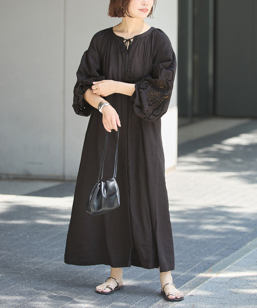 journal standard L'essage（ジャーナルスタンダードレサージュ）の「カットワークエンブロイダリーワンピース（ワンピース・レディース・ブラック/ブルー・FREE）」の3枚目の写真