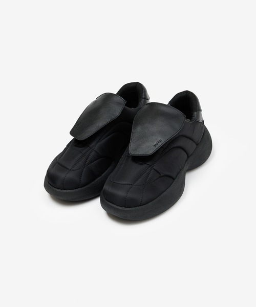 VEIN (ヴェイン)の「ナイロンツイルパファー クリートトレーナー / NY TWILL PUFFER CLEAT TRAINER(スニーカー・メンズ・ブラック・43/42/41)」の1枚目の写真