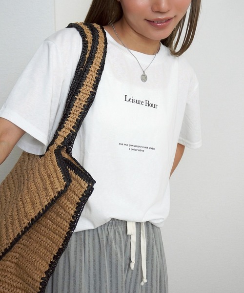 gossara(ゴサラ)の「【デイリー使いにぴったり】フロントロゴプリントT(Tシャツ/カットソー・レディース・ホワイト/ネイビー/オートミール・FREE)」の2枚目の写真