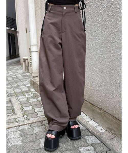 MURUA(ムルーア)の「ベーシックバレルレッグパンツ(その他パンツ・レディース・ブラック/アイボリー/ブラウン・1/2)」の3枚目の写真