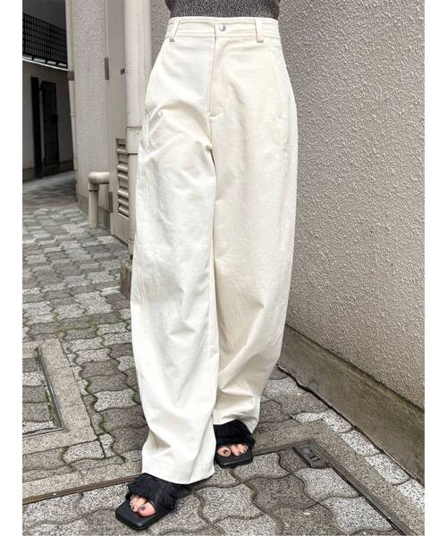 MURUA(ムルーア)の「ベーシックバレルレッグパンツ(その他パンツ・レディース・ブラック/アイボリー/ブラウン・1/2)」の1枚目の写真