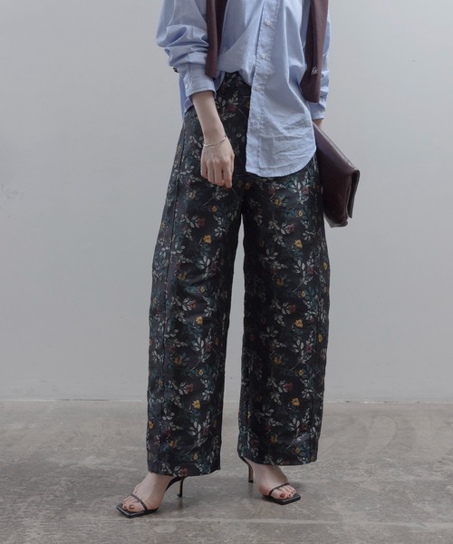 Eimee Law(エイミーロウ)の「フラワージャガード ワイドコクーンパンツ(その他パンツ・レディース・ライトピンク/ブルー/ブラック・MEDIUM)」の2枚目の写真