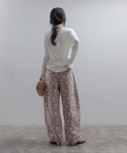 Eimee Law(エイミーロウ)の「フラワージャガード ワイドコクーンパンツ(その他パンツ・レディース・ライトピンク/ブルー/ブラック・MEDIUM)」の9枚目の写真