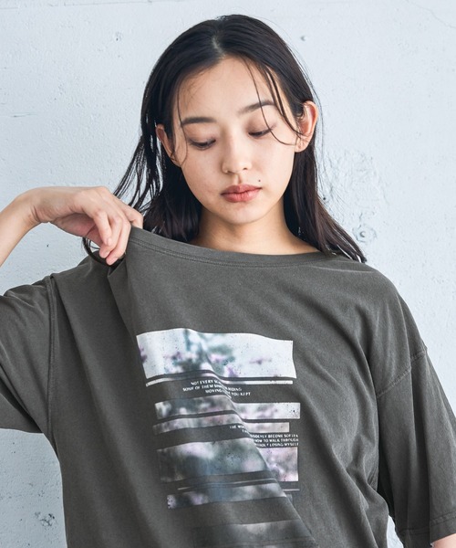 JEANASIS(ジーナシス)の「ArtフォトコラージュボートネックプリントTEE/1055890(Tシャツ/カットソー・レディース・ホワイト/ブラック/チャコール・LARGE/SMALL)」の4枚目の写真
