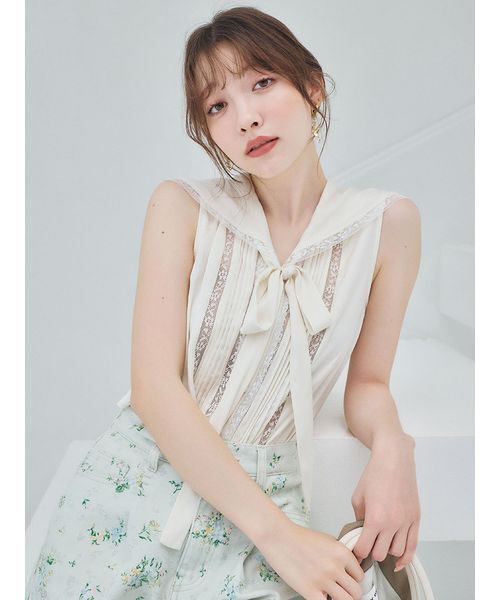LILY BROWN(リリーブラウン)の「サテンセーラーカラーブラウス(シャツ/ブラウス・レディース・グリーン/アイボリー/ブラック・F)」の5枚目の写真