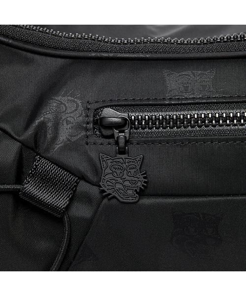 Onitsuka Tiger(オニツカタイガー)の「PRINTED MESSENGER BAG / プリンテッドメッセンジャーバッグ(ショルダーバッグ・レディース・ブラック・OS)」の4枚目の写真