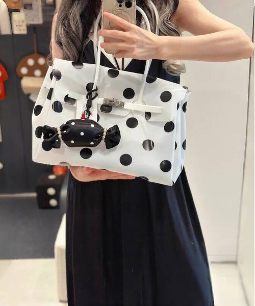LA VORAGINE(ラ ヴォラジネ)の「ジェリートートバッグjelly bag(トートバッグ・レディース・ブルー/Black/ブラック系・M)」の4枚目の写真