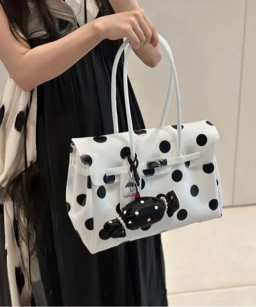 LA VORAGINE(ラ ヴォラジネ)の「ジェリートートバッグjelly bag(トートバッグ・レディース・ブルー/Black/ブラック系・M)」の6枚目の写真