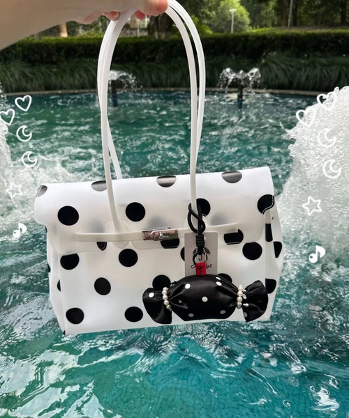 LA VORAGINE(ラ ヴォラジネ)の「ジェリートートバッグjelly bag(トートバッグ・レディース・ブルー/Black/ブラック系・M)」の14枚目の写真