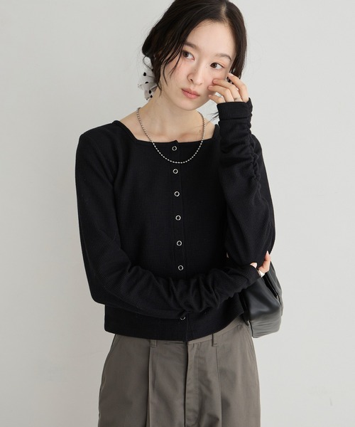 forksy.(フォルクシー)の「【forksy.】スクエアネック ワッフル シャーリングカフスカーディガン / 無地・ボーダー・花柄(カーディガン/ボレロ・レディース・ホワイト系/グレー系/ネイビー系/ブラック系/ブラック・FREE)」の18枚目の写真