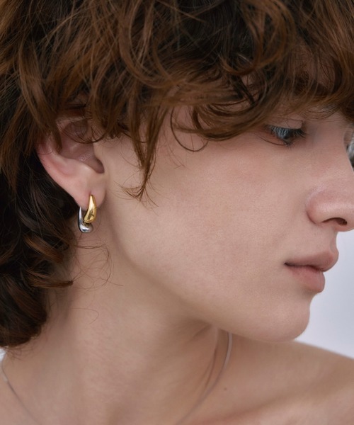 CENE(セネ)の「【CENE】セネ/ニュアンスダブルビューピアス(ピアス(両耳用)・レディース・シルバー×ゴールド・FREE)」の2枚目の写真