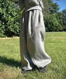MandO（エムオー）（エムオー）の「【ユニセックス】パイピングダブルニースウェットバギーパンツ/セットアップ着用可能（スウェットパンツ）」