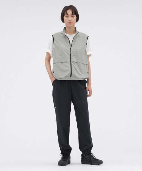 MARGARET HOWELL（マーガレットハウエル）の「RECYCLED NYLON LIGHTWEIGHT RIP STOP BLOUSON（ブルゾン・レディース・ネイビー系1/グレー系その他・2）」の15枚目の写真