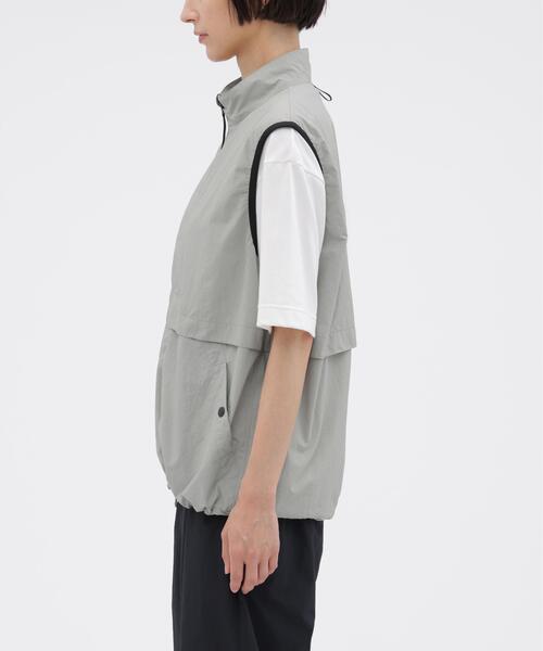 MARGARET HOWELL（マーガレットハウエル）の「RECYCLED NYLON LIGHTWEIGHT RIP STOP BLOUSON（ブルゾン・レディース・ネイビー系1/グレー系その他・2）」の14枚目の写真