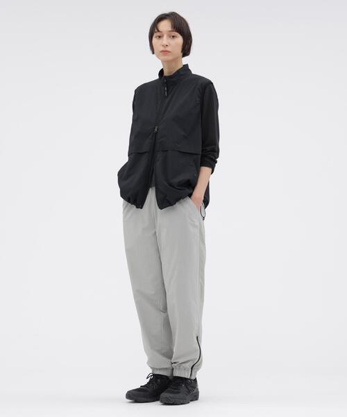 MARGARET HOWELL（マーガレットハウエル）の「RECYCLED NYLON LIGHTWEIGHT RIP STOP BLOUSON（ブルゾン・レディース・ネイビー系1/グレー系その他・2）」の9枚目の写真