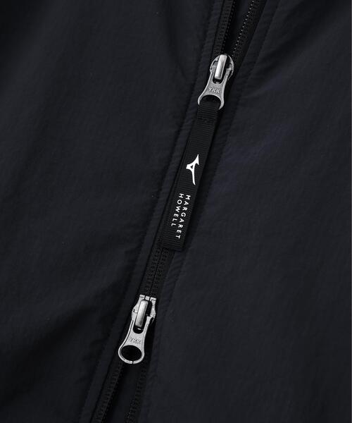 MARGARET HOWELL（マーガレットハウエル）の「RECYCLED NYLON LIGHTWEIGHT RIP STOP BLOUSON（ブルゾン・レディース・ネイビー系1/グレー系その他・2）」の6枚目の写真