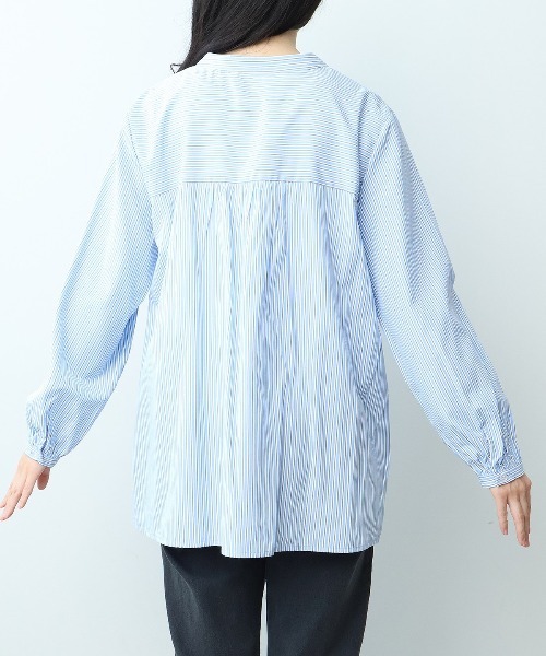 MB mint breeze（エムビーミントブリーズ）の「【WEB限定】【大きいサイズ】胸元シャーリングシャツ（シャツ/ブラウス・レディース・ネイビー/ベージュ/ブルーグレー・LL/4L/3L/6L/5L）」の18枚目の写真