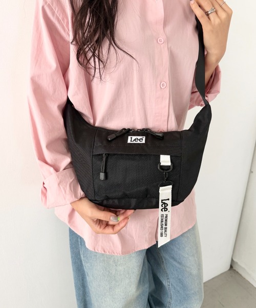 Lee(リー)の「Lee.撥水ポリエステル ラウンドショルダーバッグ.ミニショルダー(ショルダーバッグ・レディース・ブラック×グリーン/ブラック×ブラック/ブラック×ピンク/ブラック×パープル/ブラック×ホワイト・FREE)」の2枚目の写真
