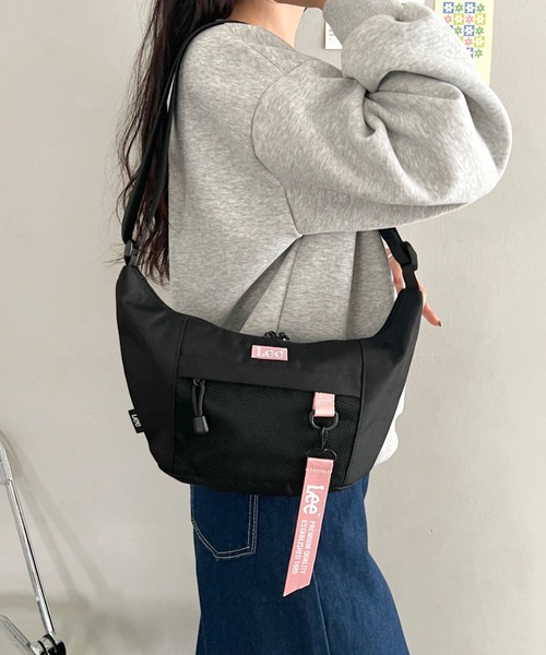 Lee(リー)の「Lee.撥水ポリエステル ラウンドショルダーバッグ.ミニショルダー(ショルダーバッグ・レディース・ブラック×グリーン/ブラック×ブラック/ブラック×ピンク/ブラック×パープル/ブラック×ホワイト・FREE)」の5枚目の写真