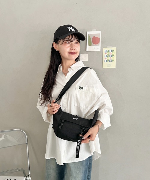 Lee(リー)の「Lee.撥水ポリエステル ラウンドショルダーバッグ.ミニショルダー(ショルダーバッグ・レディース・ブラック×グリーン/ブラック×ブラック/ブラック×ピンク/ブラック×パープル/ブラック×ホワイト・FREE)」の16枚目の写真