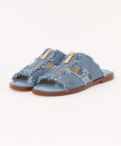 MICHAEL KORS(マイケルコース)の「BERKLEY フレイドデニム スライド サンダル(サンダル・レディース・ブルー系・7/6.5/6/7.5)」の1枚目の写真