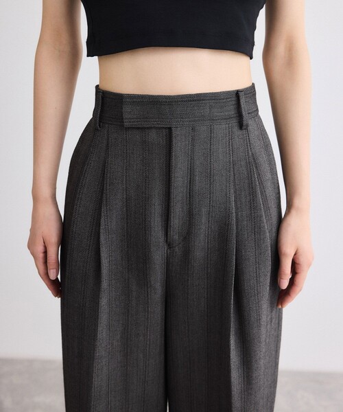ADAM ET ROPE'（アダムエロペ）の「【EMOELLE】タックパンツ（スラックス・レディース・チャコールグレー・36/38）」の10枚目の写真