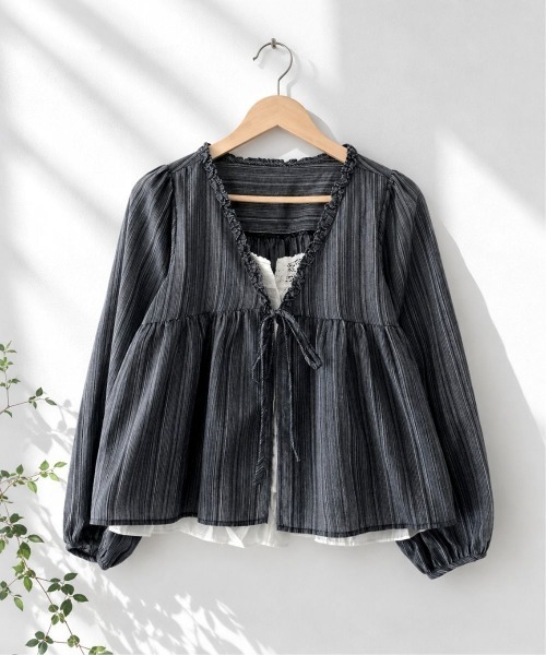 Amulet(アミュレット)の「フリルドッキングストライプブラウス(シャツ/ブラウス・レディース・ネイビー/ブルー・M/L/XL)」の6枚目の写真