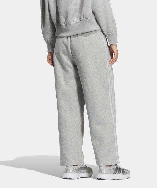 adidas(アディダス)の「エッセンシャルズ プラス スリーストライプ スペーサーニット ルーズフィット ストレート オープンヘム ジョガーパンツ / アディダス adidas(その他パンツ・レディース・グレー・X-LARGE/X-SMALL/XX-LARGE/LARGE/SMALL/MEDIUM)」の2枚目の写真