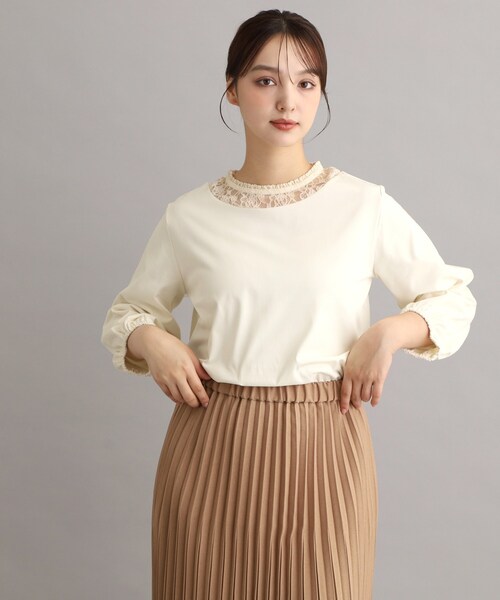 LAURA ASHLEY(ローラアシュレイ)の「フリルレース衿バルーンスリーブカットソー(Tシャツ/カットソー・レディース・アイボリー/ボルドー/ブラック・38)」の1枚目の写真